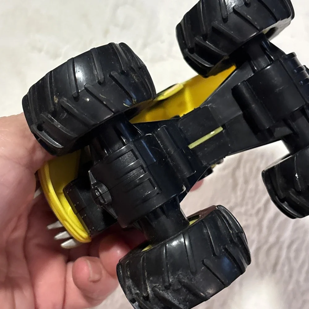 Hot Wheels Monster Jam Wolverine Truck 1:64 Scale Marvel